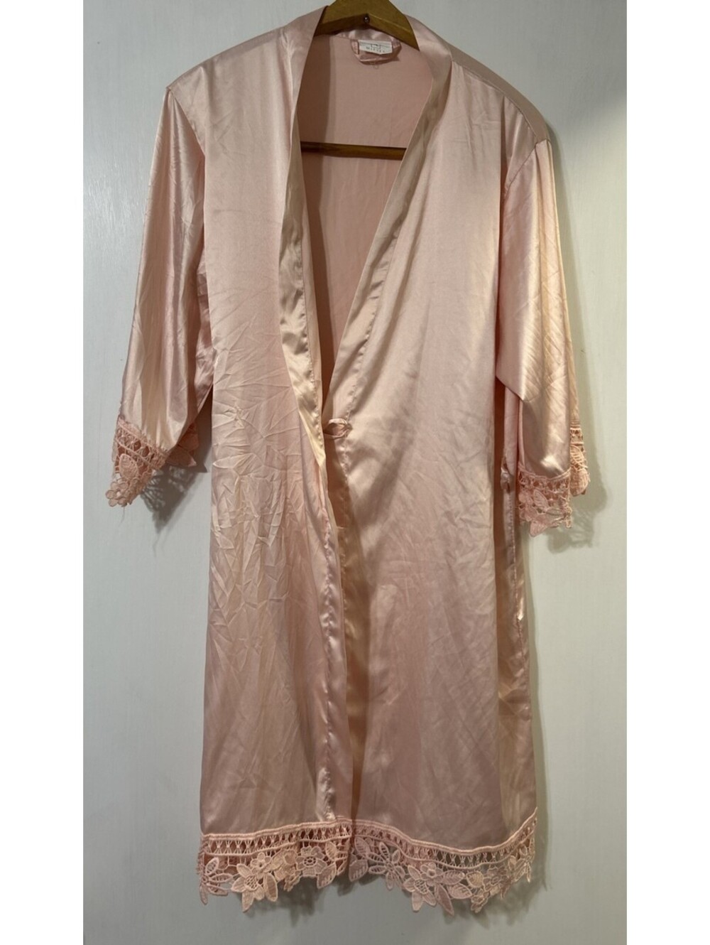 Maven Womens Floral Peach Robe Trimmed in Floral Lace - missing belt